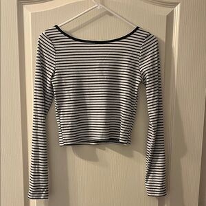 Edikted Long Sleeve Top open back - Black and White